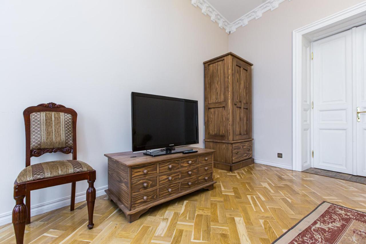 Австрійська Квартира В Центрі На Вулиці Михальчука 5 Lviv Exterior foto